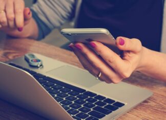 Czy naładowany telefon pobiera prąd? Czy naładowany telefon pobiera prąd?