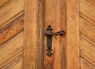 Jakiej firmy okucia do mebli kuchennych?