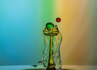 Z jaką prędkością płynie prąd w kablu? Z jaką prędkością płynie prąd w kablu?